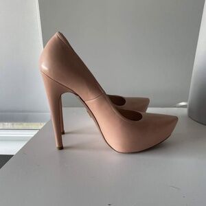 Prada Cream Leather 4'" heels EUC